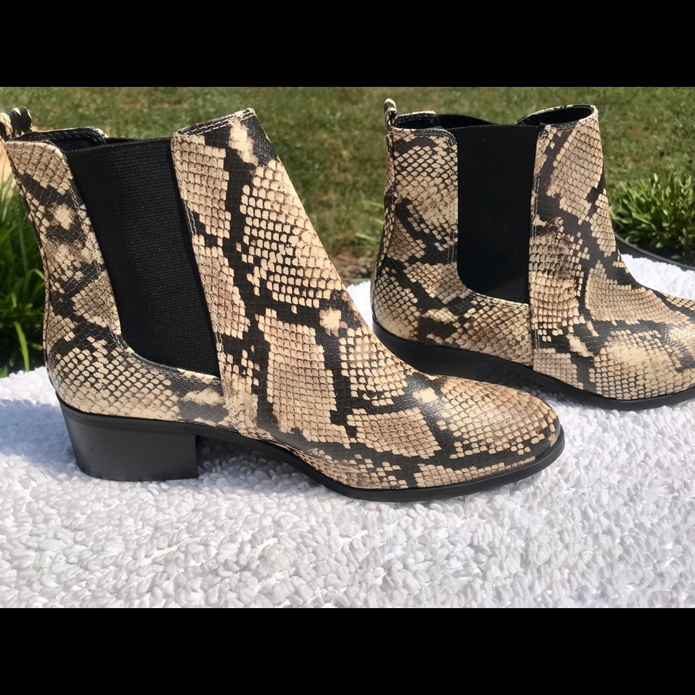 Snakeskin Qupid ankle boots. Size 8